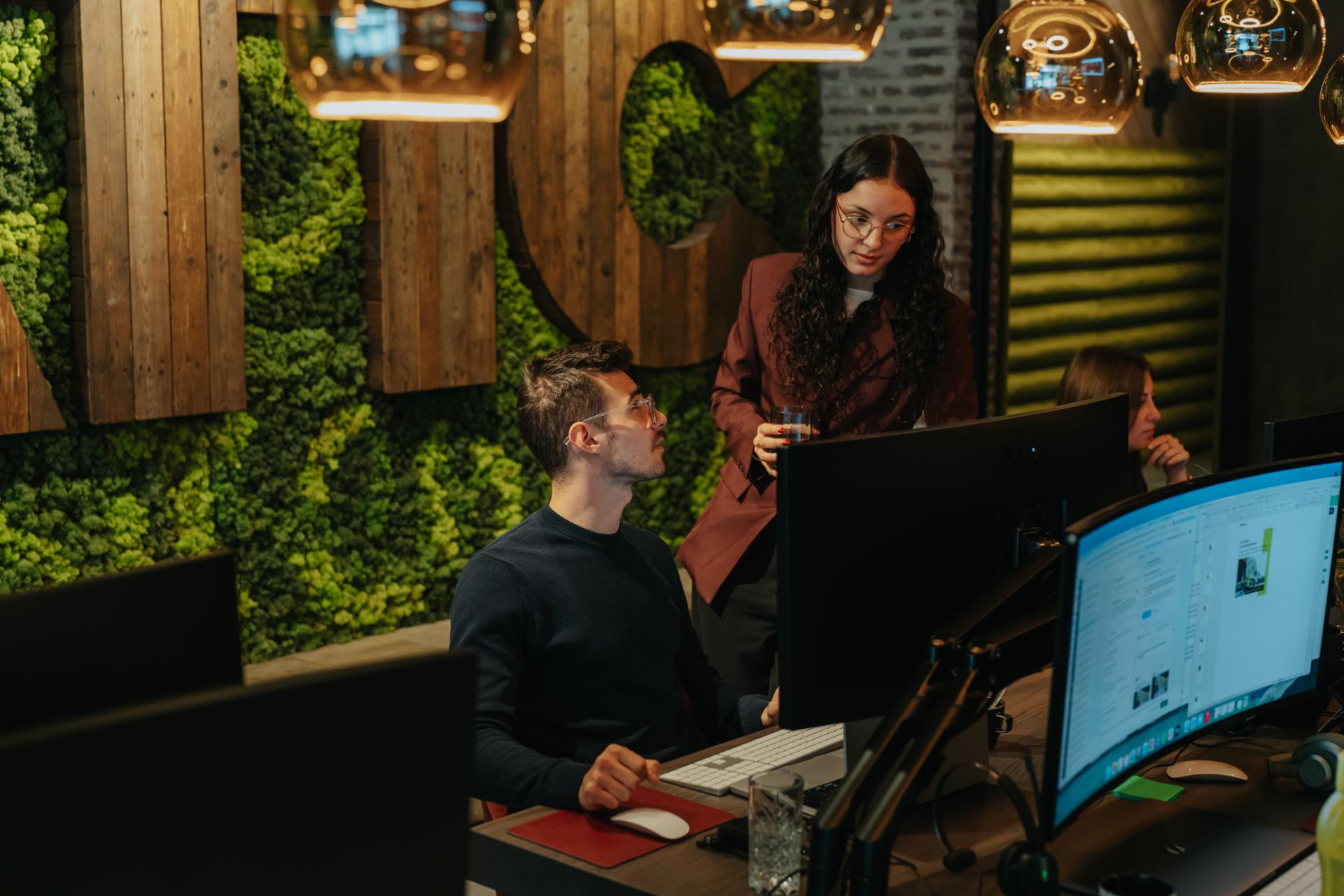 Team van Creatic werkt samen aan digitale marketing en online projecten